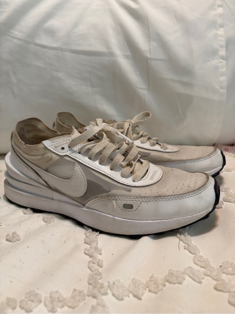 Nike Women’s Sneakers in White - Size 7.5